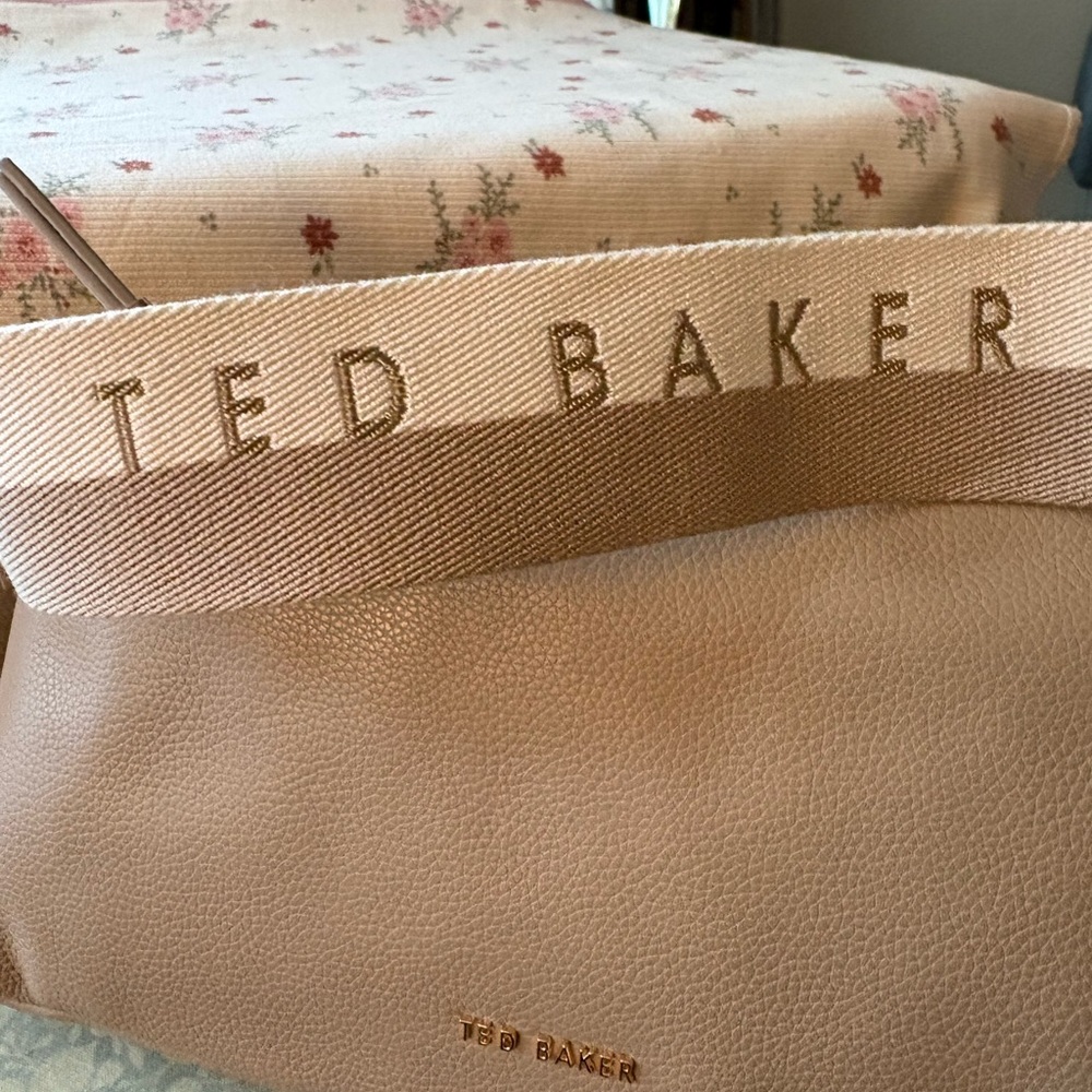 Ted Baker Beige Leather Crossbody Bag with Gold Accents - Picture 2 of 9